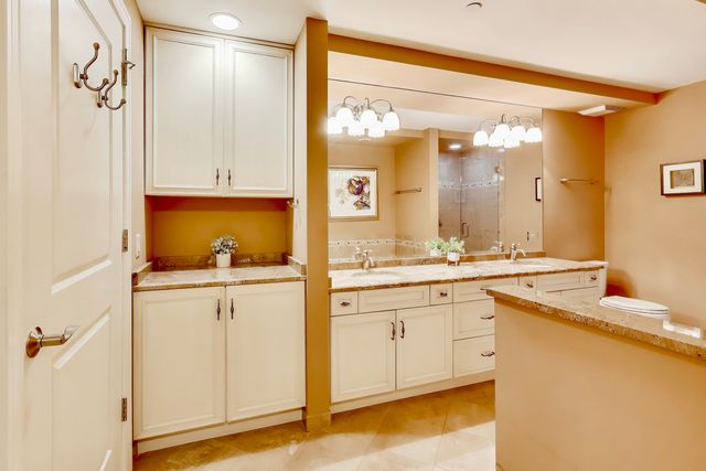 10 E Burlington Street 2C, Riverside, IL 60546