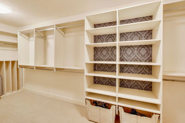 10 E Burlington Street 2C, Riverside, IL 60546