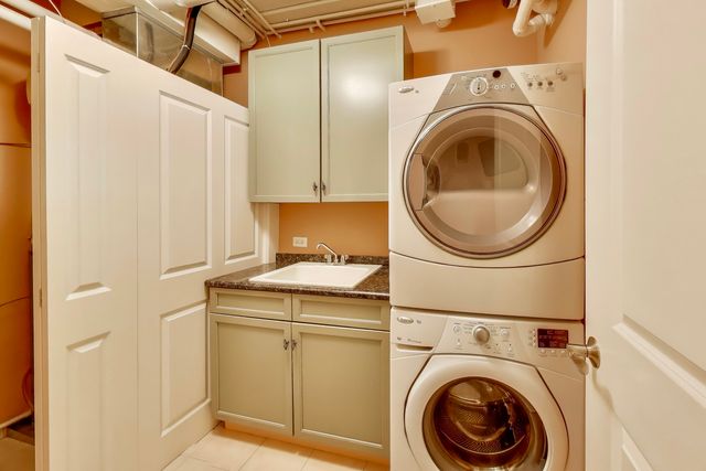 10 E Burlington Street 2C, Riverside, IL 60546