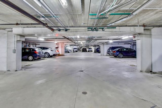 10 E Burlington Street 2C, Riverside, IL 60546