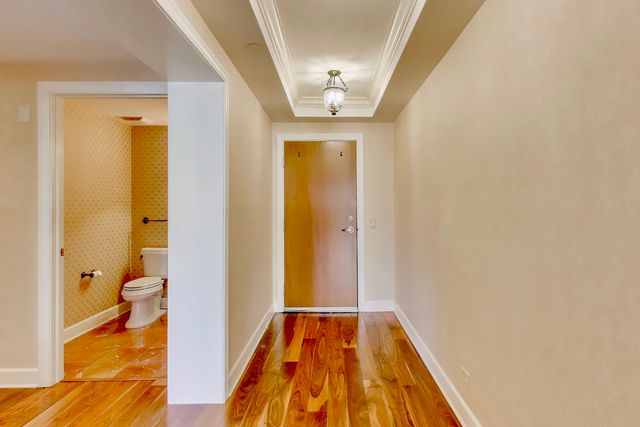 10 E Burlington Street 2C, Riverside, IL 60546