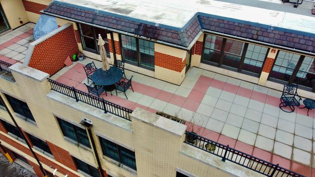 10 E Burlington Street 2C, Riverside, IL 60546