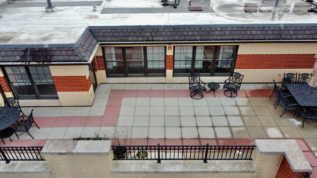 10 E Burlington Street 2C, Riverside, IL 60546