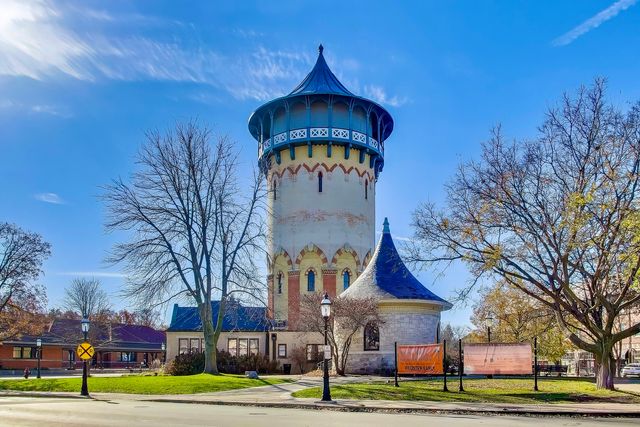 10 E Burlington Street 2C, Riverside, IL 60546