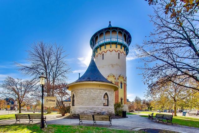 10 E Burlington Street 2C, Riverside, IL 60546