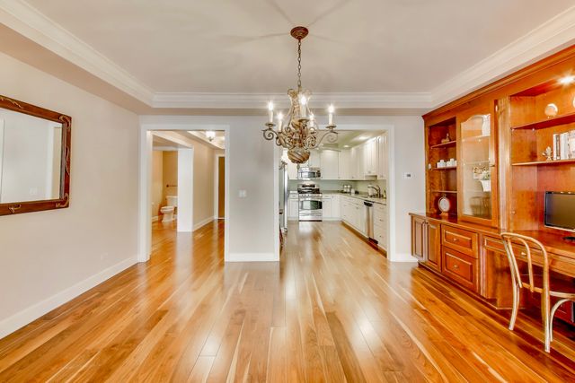 10 E Burlington Street 2C, Riverside, IL 60546