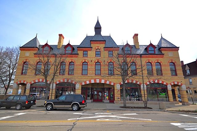 10 E Burlington Street 2C, Riverside, IL 60546