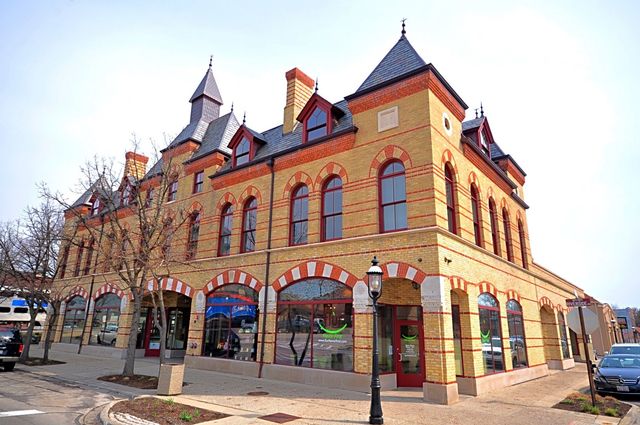 10 E Burlington Street 2C, Riverside, IL 60546