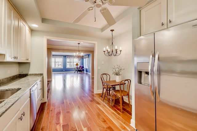 10 E Burlington Street 2C, Riverside, IL 60546