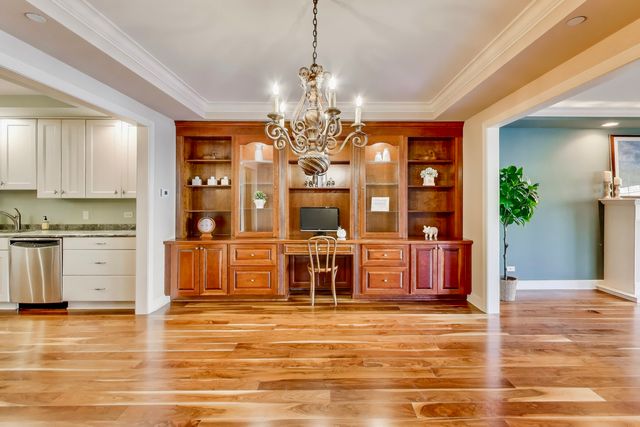 10 E Burlington Street 2C, Riverside, IL 60546