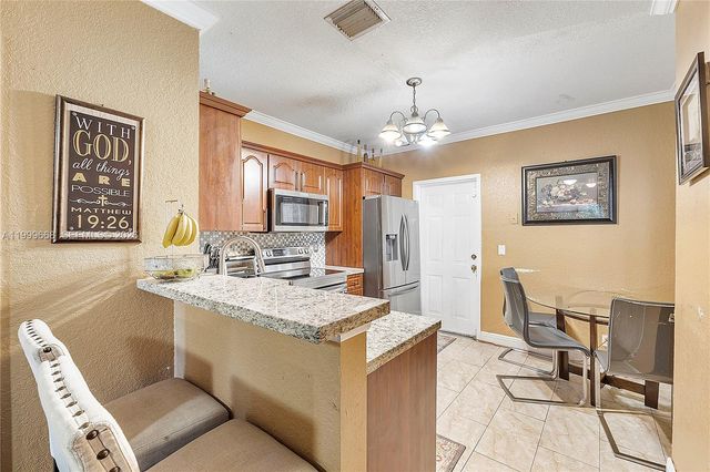 7659 Tamarac Island Circle, Tamarac, FL 33321