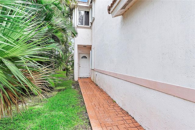 7659 Tamarac Island Circle, Tamarac, FL 33321