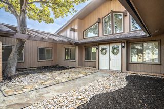 2102 Stonehill Court, Arlington, TX 76012