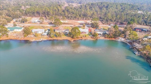 8017 Twin Lake Dr, Milton, FL 32583