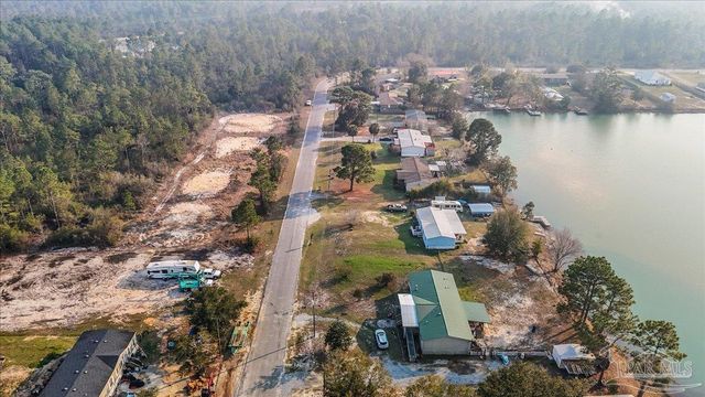 8017 Twin Lake Dr, Milton, FL 32583