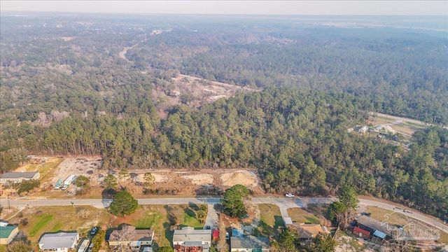 8017 Twin Lake Dr, Milton, FL 32583