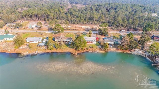 8017 Twin Lake Dr, Milton, FL 32583