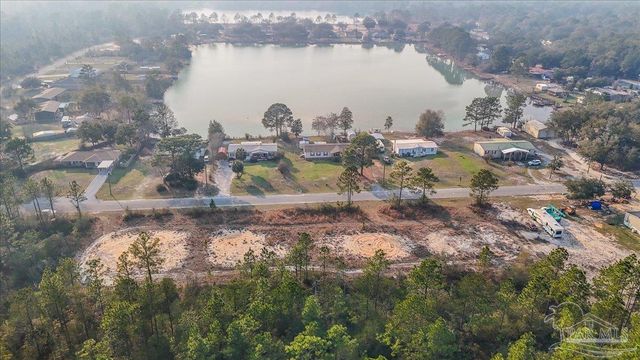 8017 Twin Lake Dr, Milton, FL 32583