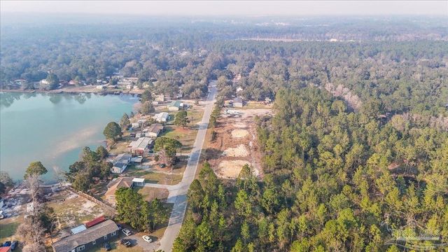 8017 Twin Lake Dr, Milton, FL 32583