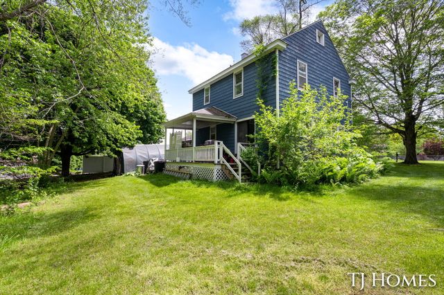 8245 45th Street Se, Cascade Twp, MI 49301