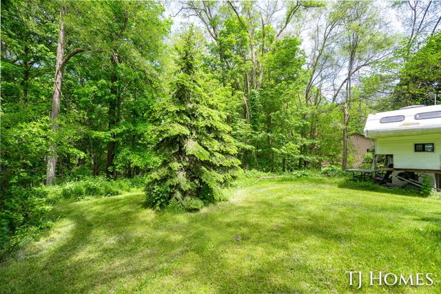 8245 45th Street Se, Cascade Twp, MI 49301