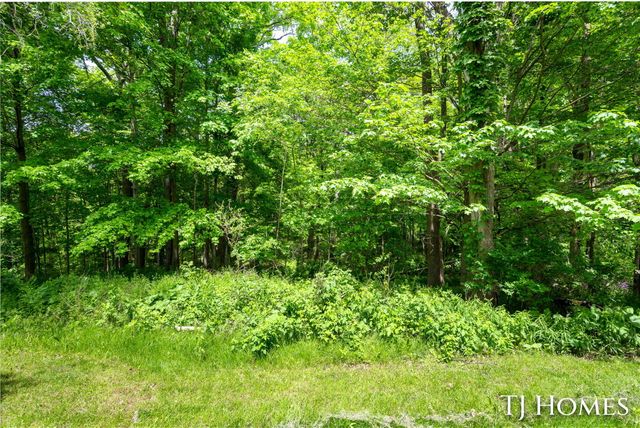 8245 45th Street Se, Cascade Twp, MI 49301