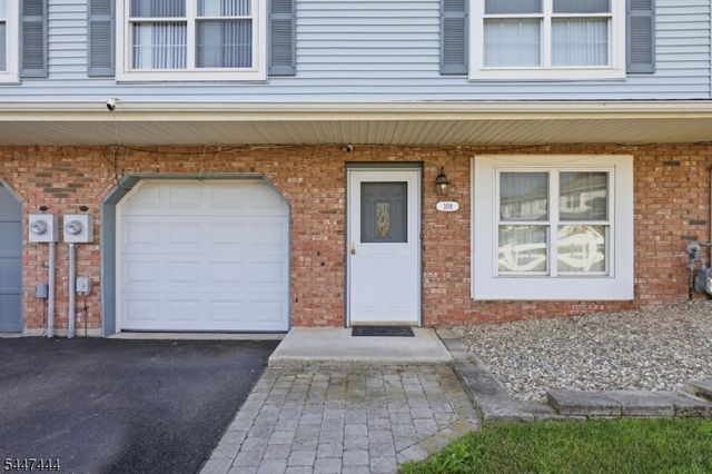 109 Lenape Trl, Washington Boro, NJ 07882