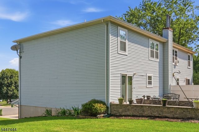 109 Lenape Trl, Washington Boro, NJ 07882
