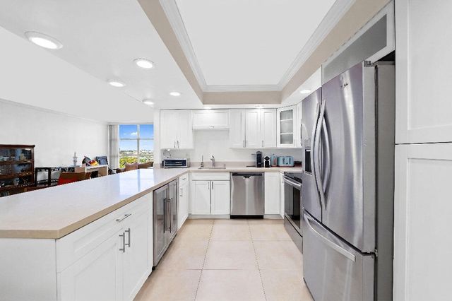 600 Parkview Drive 823, Hallandale Beach, FL 33009