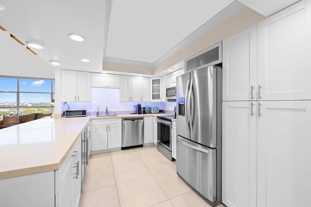 600 Parkview Drive 823, Hallandale Beach, FL 33009