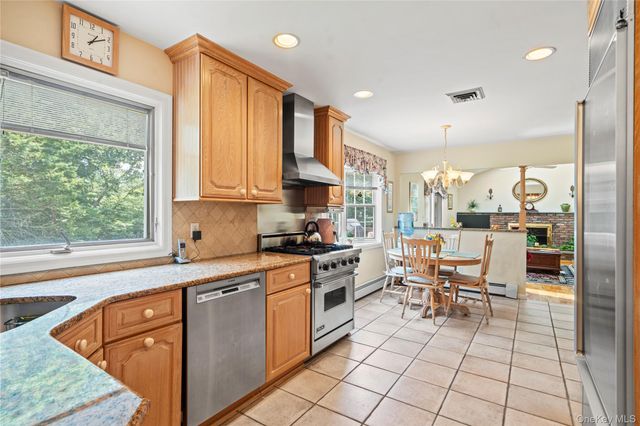 8 Ungava Drive, New City, NY 10956