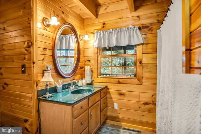 1105 RIDGE RD, Halifax, PA 17032