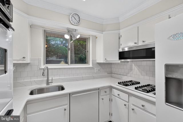 5624 QUEENSBERRY AVE, Springfield, VA 22151