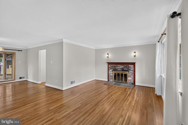 5624 QUEENSBERRY AVE, Springfield, VA 22151