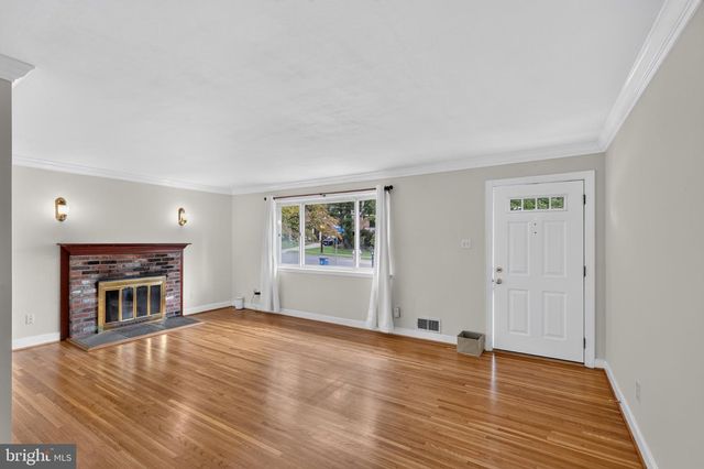 5624 QUEENSBERRY AVE, Springfield, VA 22151