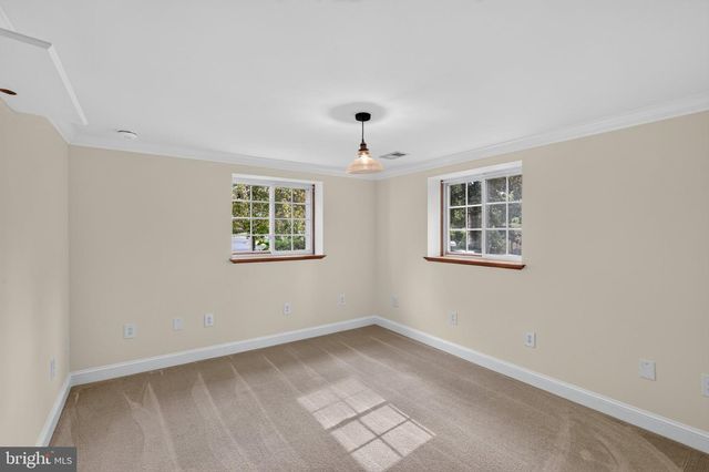 5624 QUEENSBERRY AVE, Springfield, VA 22151