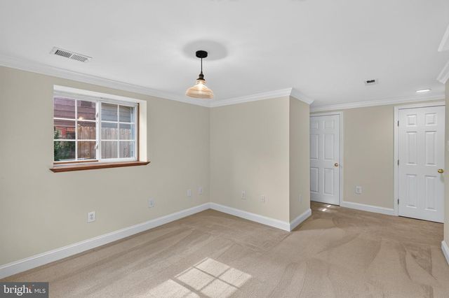 5624 QUEENSBERRY AVE, Springfield, VA 22151