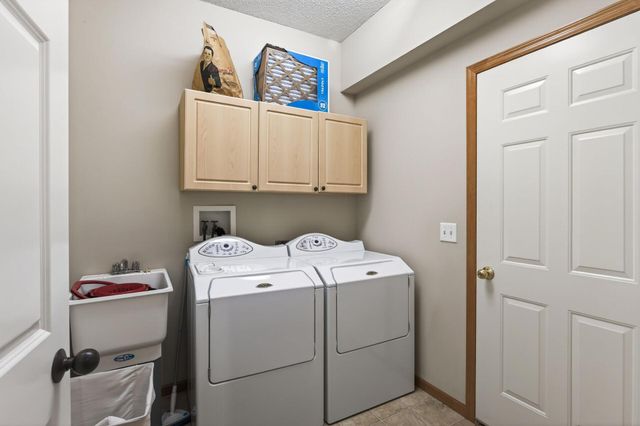 4693 Bloomberg Lane, Inver Grove Heights, MN 55076