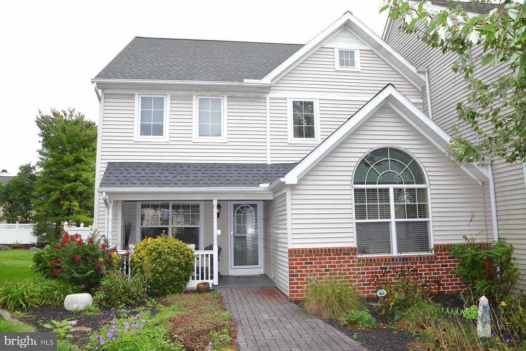 1049 KENT GDN, Lititz, PA 17543