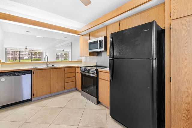 2561 Village Boulevard 103, West Palm Beach, FL 33409