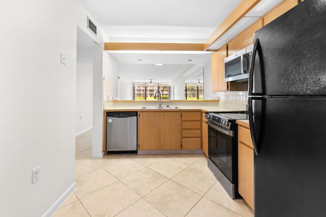 2561 Village Boulevard 103, West Palm Beach, FL 33409