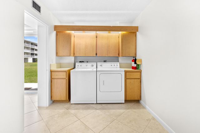 2561 Village Boulevard 103, West Palm Beach, FL 33409