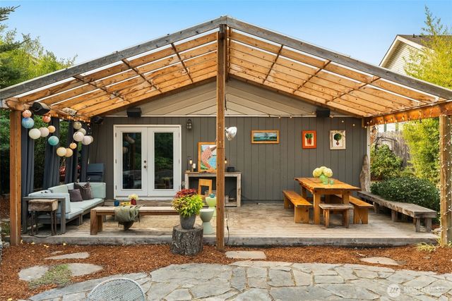 6528 23rd Avenue SW, Seattle, WA 98106