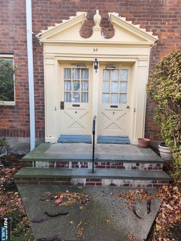 50 S 1st Street 3A, Bergenfield, NJ 07621