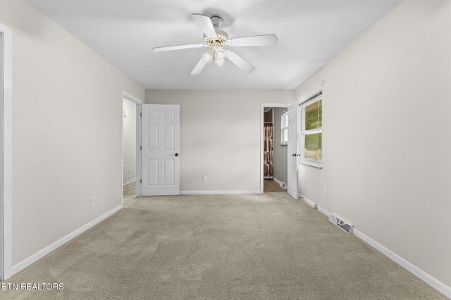 9036 Shallowford Rd, Knoxville, TN 37923