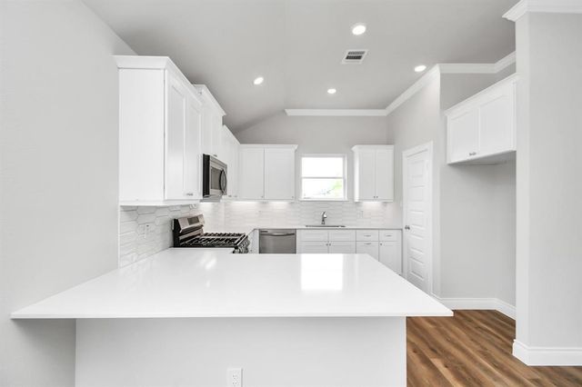10135 Cabo Del Sol Drive, Cleveland, TX 77327