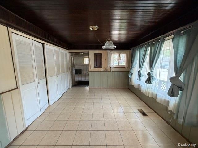 24502 Tuscany Avenue, Eastpointe, MI 48021