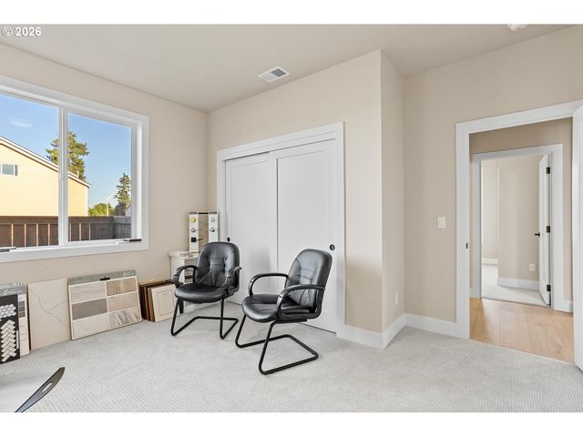 208 Nw 16th Ave, Canby, OR 97013