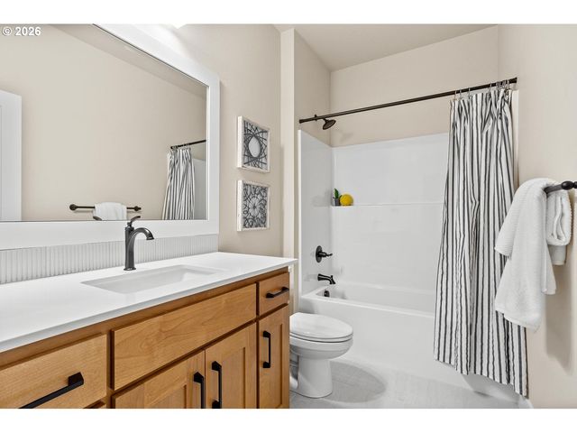 208 Nw 16th Ave, Canby, OR 97013