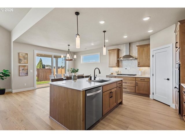 208 Nw 16th Ave, Canby, OR 97013
